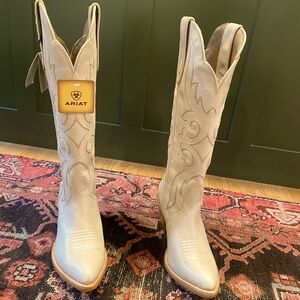 New Ariat Western Boots in Bone White